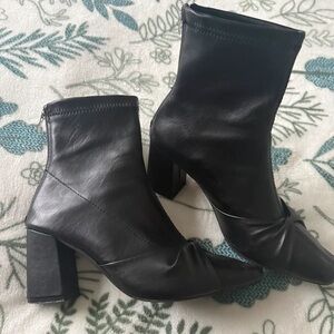Chic Black Heeled Boots for Women